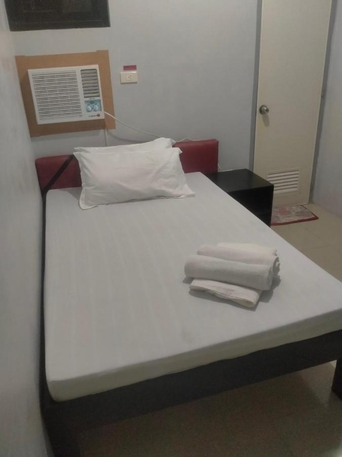 V.F. Riton Apartelle Laoag Exterior photo