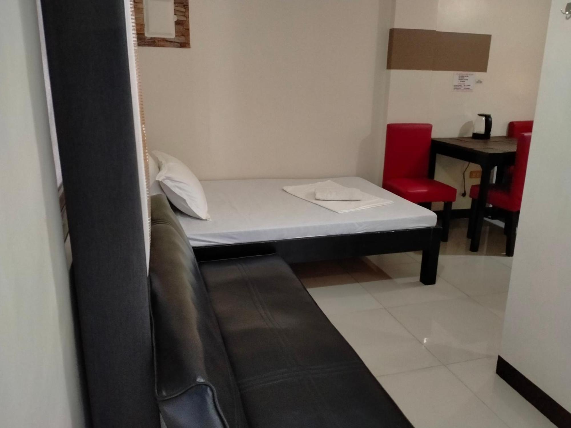 V.F. Riton Apartelle Laoag Exterior photo